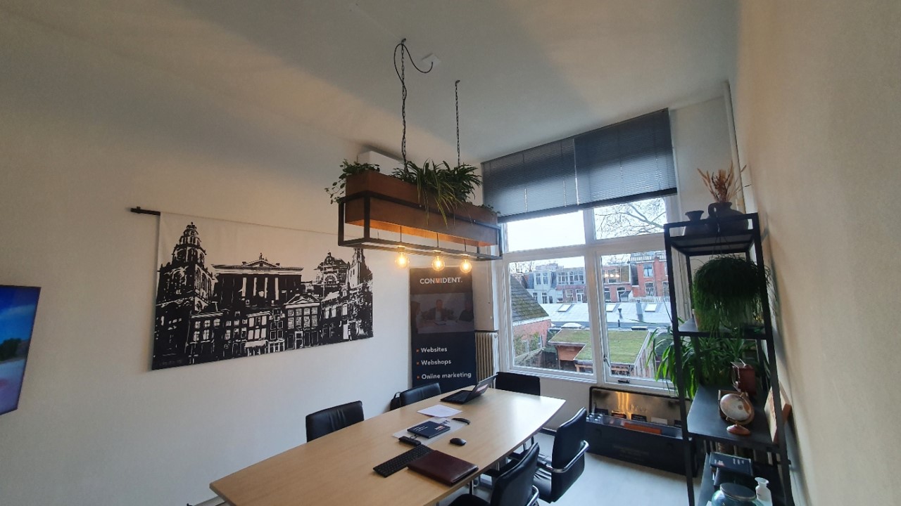 The Convi-light hanging over the conference table in daylight